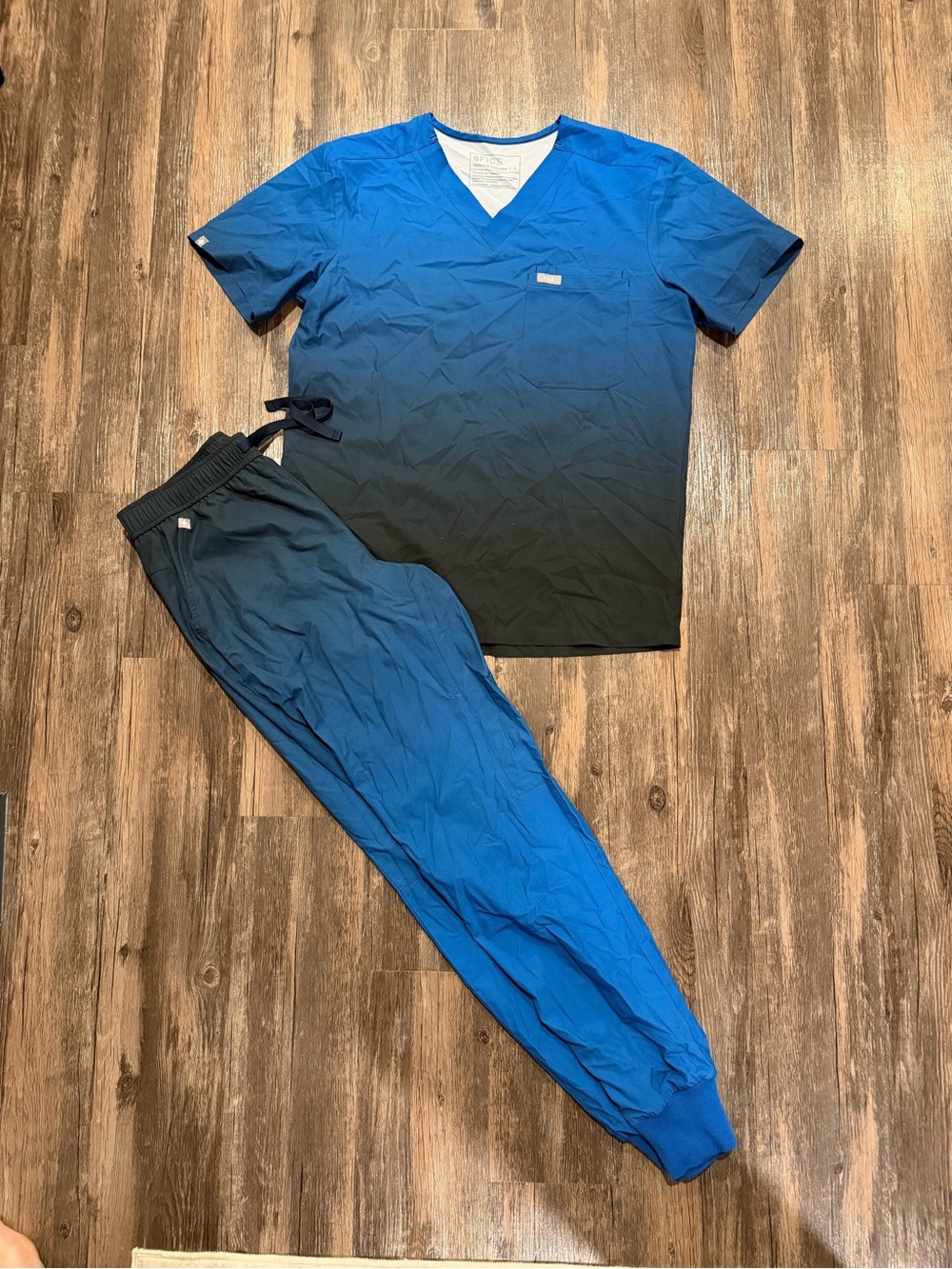 Figs Men's Blue to Black Ombre V-Neck Scrub Top and joggers set